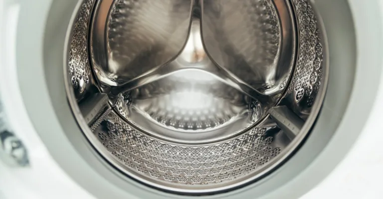 découvrez comment éliminer les mauvaises odeurs de votre machine à laver et garder votre linge frais et propre grâce à nos astuces efficaces.