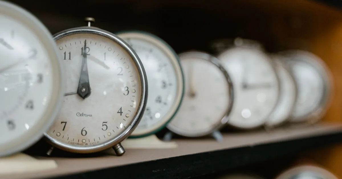 estimation et expertise d'horloges comtoises : découvrez la valeur de votre horloge traditionnelle avec nos évaluations précises et professionnelles.