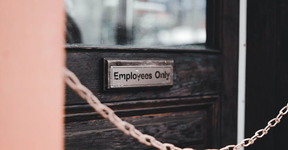 accès sécurisé pour les employés permettant la gestion efficace des ressources et des informations internes.