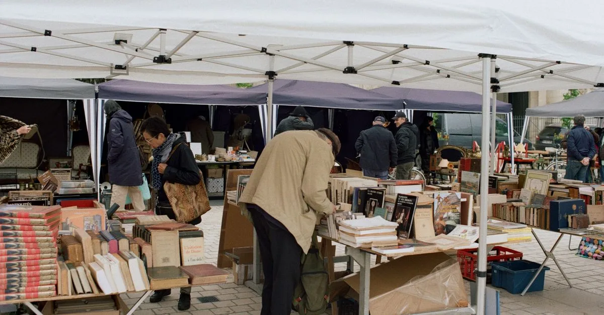 découvrez les marchés aux puces incontournables de 2025 : dates, lieux et conseils pour chiner les meilleures trouvailles tout au long de l'année.