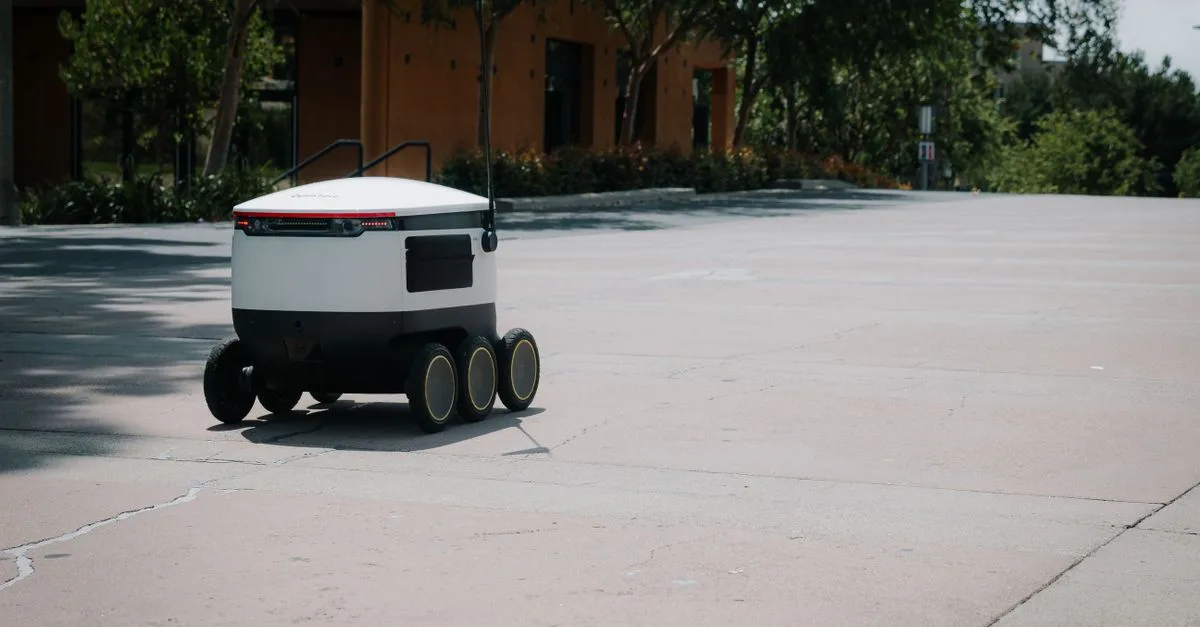 découvrez les solutions pour votre robot husqvarna qui ne quitte pas sa base. guide pas à pas pour diagnostiquer et résoudre ce problème rapidement.
