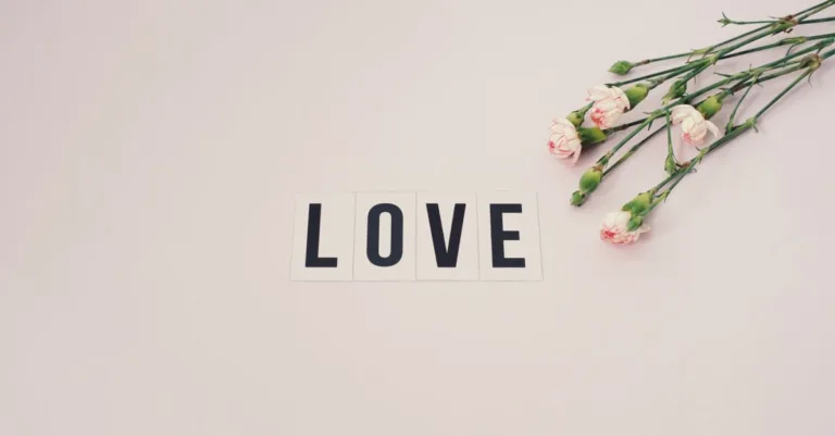 découvrez la signification profonde de l'amour, ses différentes formes et son impact dans nos vies.