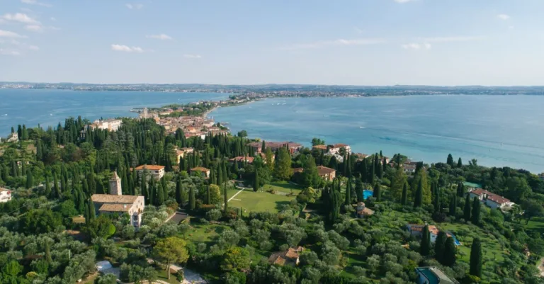 découvrez la splendide villa leopolda, un chef-d'œuvre architectural offrant luxe, confort et vue imprenable sur la méditerranée.