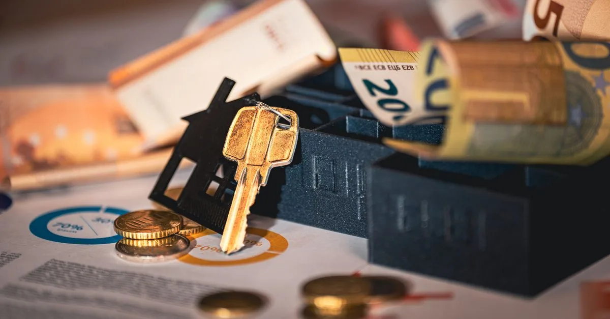 découvrez tout sur les frais d'agence immobilière : types, montants, et conseils pour bien les comprendre et négocier lors de vos transactions immobilières.