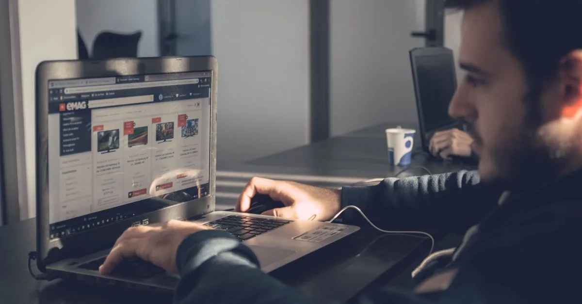 découvrez comment assurer la fiabilité de votre site web pour garantir une expérience utilisateur optimale et minimiser les interruptions de service.
